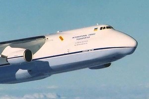 「想像もできない」 “世界最大の量産輸送機”ロシアからの爆撃耐え41か月ぶりに飛ぶ その姿はやはり”怪鳥”