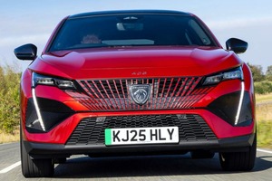 個性派クロスオーバーに電動版登場　プジョーE-408（1）　シャープなボディが包むハードを確認