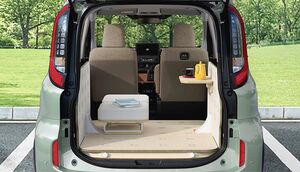 トヨタ、「シエンタ」にコンプリートカー「JUNO」　家具モジュールで自由な空間づくり
