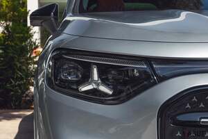 メルセデス・ベンツ新型「GLB」世界初公開！ 全長4.7mに進化した3列7人乗りの大人気“コンパクトSUV” まずEVモデルが登場