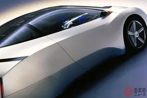 1リッターで“40km”走る「ホンダ車」に反響殺到！「このサイズで700kgは衝撃…」「まるで未来のクルマ！」の声も！ 斬新すぎる“ワイド＆ロー”なボディ採用した「超軽量スポーツカー」IMASがスゴイ！