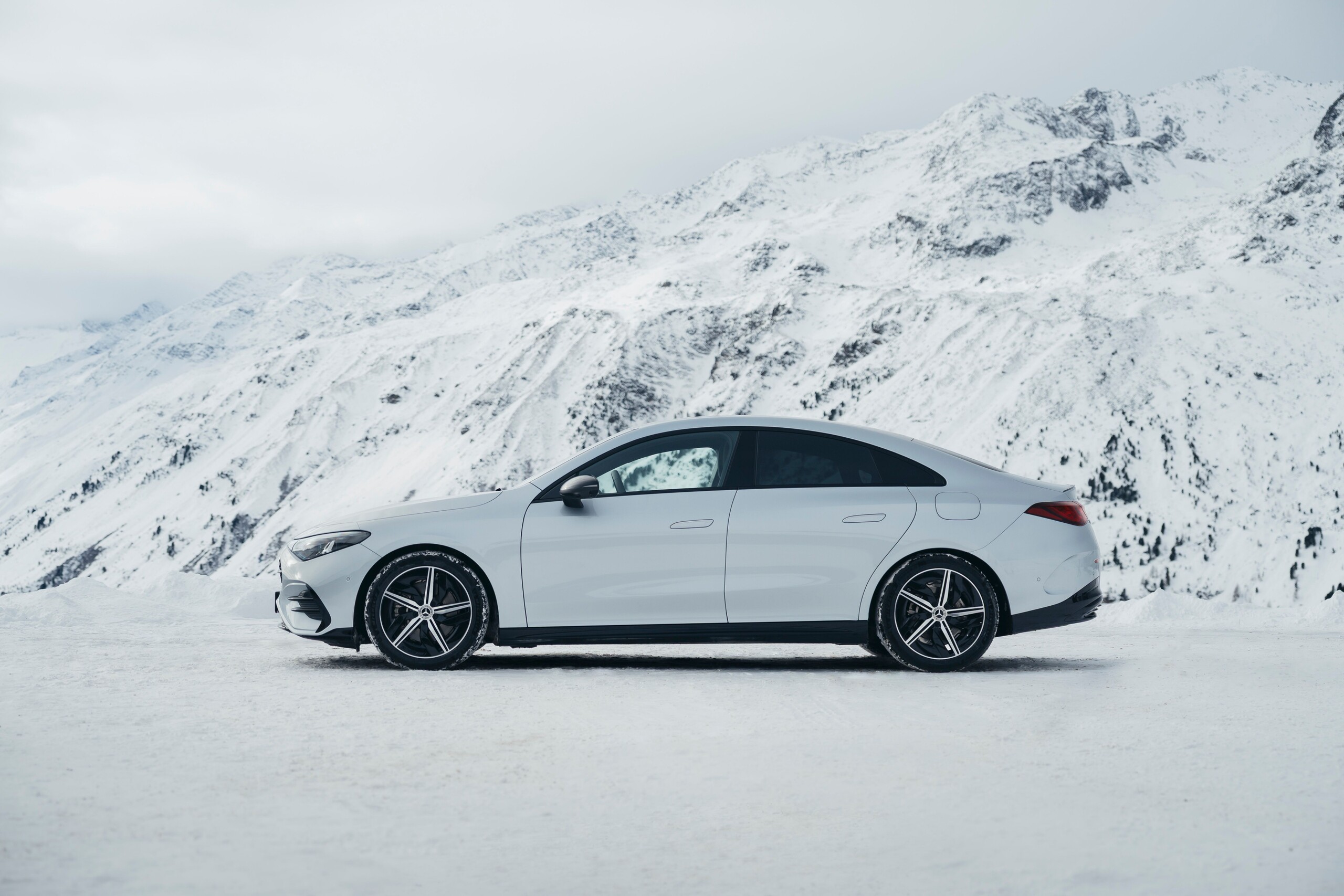 スタイリッシュでエレガントな、ちょっと小さなセダン──新型メルセデス・ベンツCLA試乗記