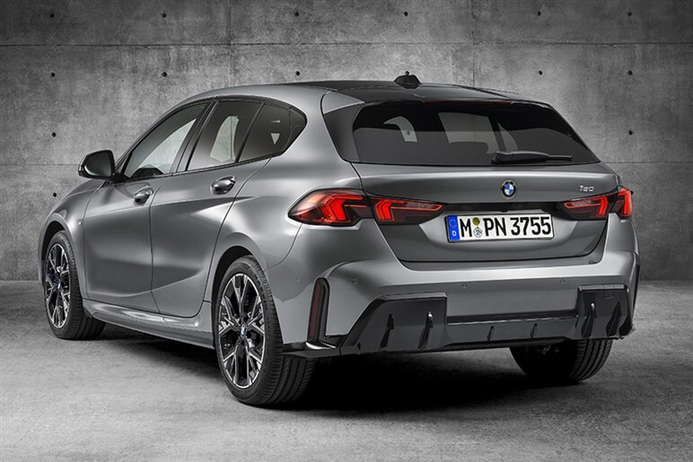 BMW 「1シリーズ」が第4世代に進化。スイッチ減らした未来感あふれるコックピットが斬新