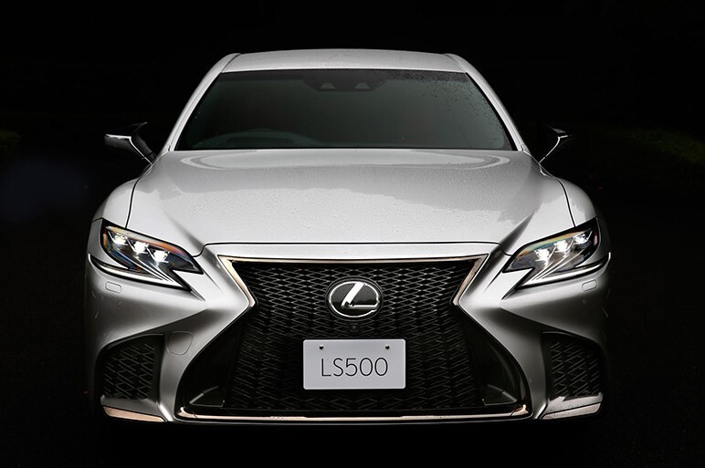 レクサス、フラッグシップセダンの新型LSを発売。価格は980万円から