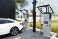 誰でも利用できるメルセデス・ベンツの150kW急速充電器が、千葉公園の駐車場で運用開始