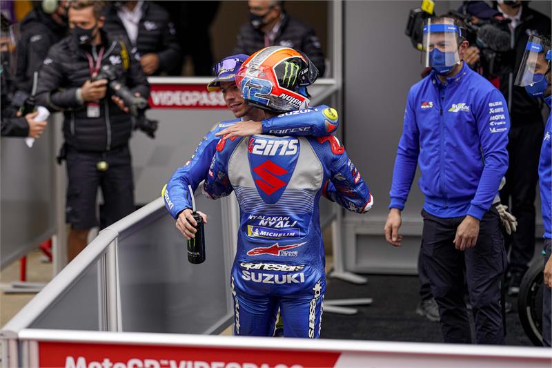 W表彰台 すごいぞスズキ もう誰もが認めるしかない Motogpでスズキは速い 本当に強い 100 スズキ贔屓で楽しむバイクレース 6 モトgp Webオートバイ 自動車情報サイト 新車 中古車 Carview