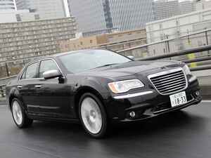 【10年ひと昔の新車】クライスラー 300のマッチョなアメリカンサルーンぶりは健在だった
