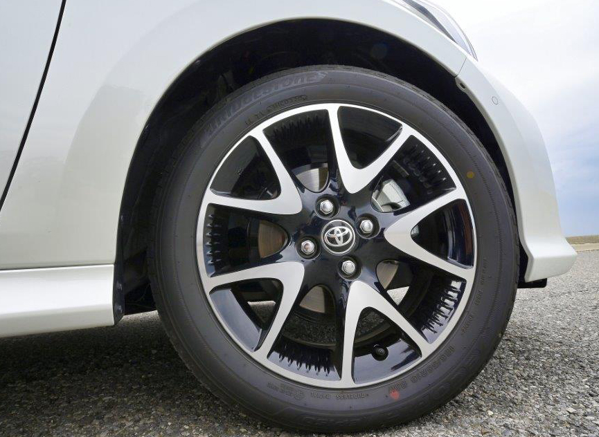 安いけど 燃費は 乗り心地は 小さいサイズのタイヤに代えるとクルマはどうなる ベストカーweb 自動車情報サイト 新車 中古車 Carview