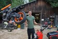 魔改造が過ぎる!?　ホンダの50cc原付「ズーマー」に1000ccエンジンを搭載!!　180HPのスクーター作るって??