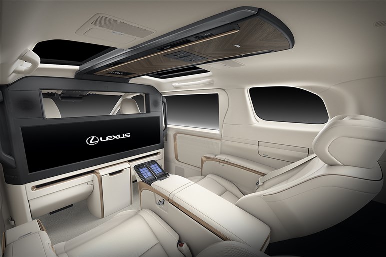 【100万円超えオーブンも】超高級家電でキメたレクサス公式「GX」が“ロールス的な世界”に到達