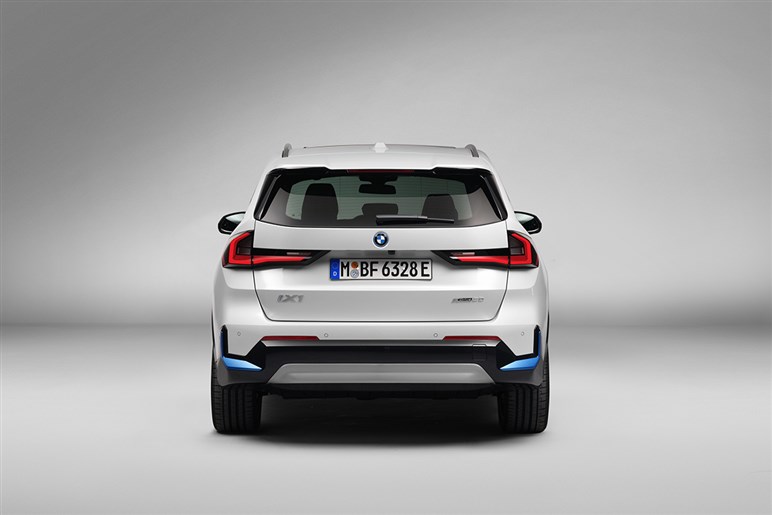 BMWの最小SUVが大変身！ 次期「X1／iX1」はフロント一新＆ノイエ・クラッセ風デザイン採用。2026年デビューが有力