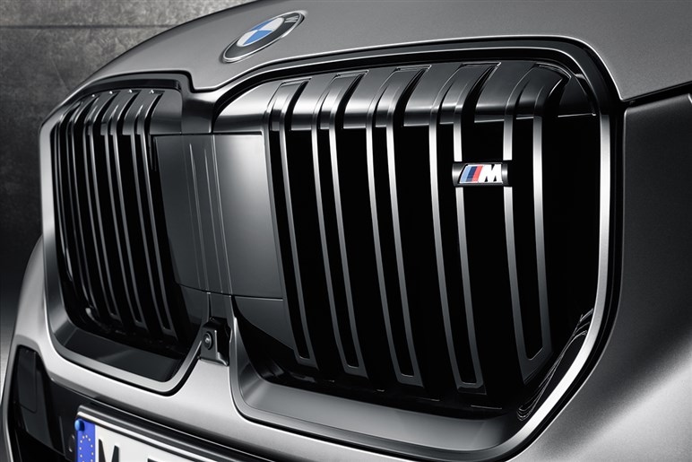 BMWの最小SUVが大変身！ 次期「X1／iX1」はフロント一新＆ノイエ・クラッセ風デザイン採用。2026年デビューが有力