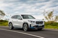 BMWの最小SUVが大変身！ 次期「X1／iX1」はフロント一新＆ノイエ・クラッセ風デザイン採用。2026年デビューが有力