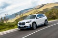 BMWの最小SUVが大変身！ 次期「X1／iX1」はフロント一新＆ノイエ・クラッセ風デザイン採用。2026年デビューが有力