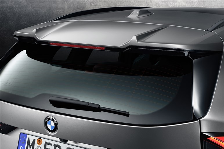 BMWの最小SUVが大変身！ 次期「X1／iX1」はフロント一新＆ノイエ・クラッセ風デザイン採用。2026年デビューが有力