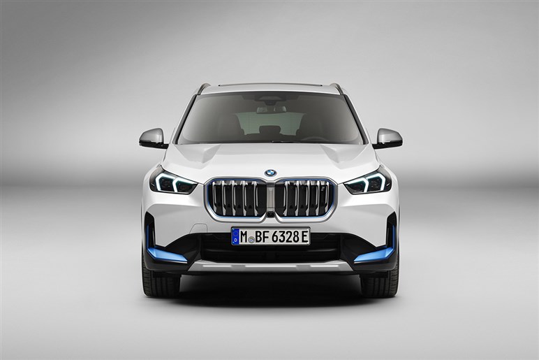 BMWの最小SUVが大変身！ 次期「X1／iX1」はフロント一新＆ノイエ・クラッセ風デザイン採用。2026年デビューが有力