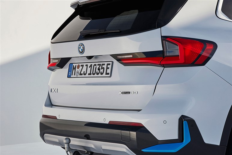 BMWの最小SUVが大変身！ 次期「X1／iX1」はフロント一新＆ノイエ・クラッセ風デザイン採用。2026年デビューが有力
