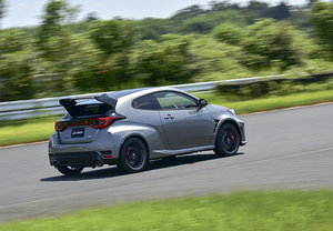 【最新モデル試乗】モータースポーツを通じて「理想」に近づく！ 25式トヨタ・GRヤリスにエアロパフォーマンス PKG激走