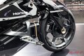 ホンダの電動二輪駆動バイク「EVアウトライヤー」のシートはレブルより低い！【ジャパンモビリティショー2025速報】