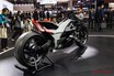 ホンダの電動二輪駆動バイク「EVアウトライヤー」のシートはレブルより低い！【ジャパンモビリティショー2025速報】
