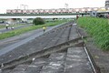 日本初の常設サーキット『多摩川スピードウェイ』　当時のコースは運動場に、残る観客席は堤防強化で埋まる!?