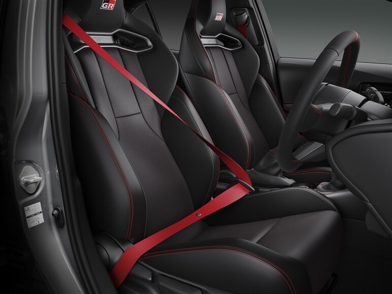 新型「GRカローラ」受注開始。空力改善、8速AT搭載の“エボ仕様”…既存オーナー向けアップグレードも