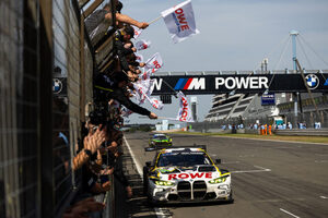ローヴェBMWが総合優勝。トップチェッカーのマンタイは100秒ペナルティに泣く／第53回ニュル24時間