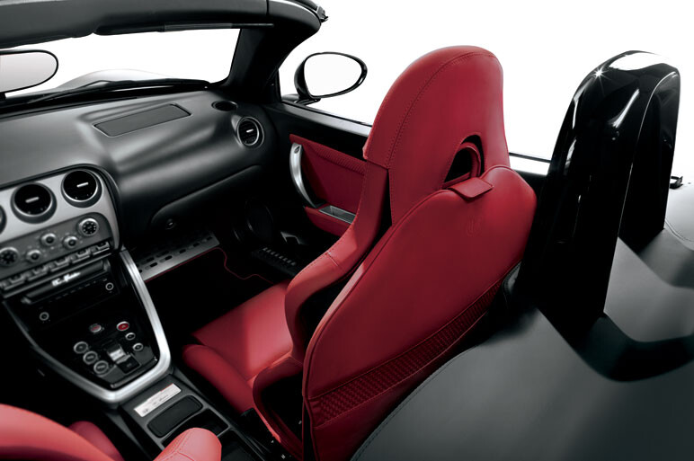 世界限定500台、8C スパイダーが日本初披露!