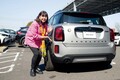 人気中古車実車レビュー【MINIクロスオーバー】“MINI経験者”竹岡圭のPHEV評は！？