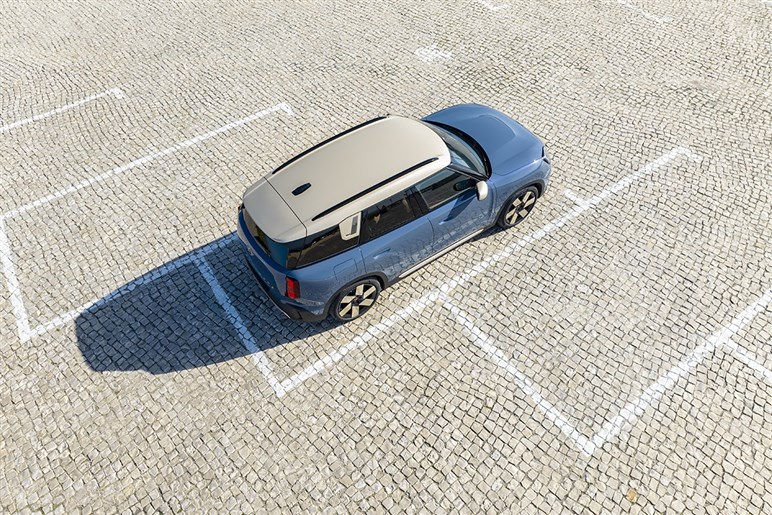 【冗談が現実に】独チューナーが「カントリーマン」を本格オフローダー化。本家MINIも“公式版”を開発中!?