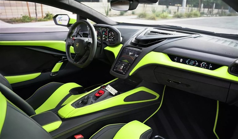 米チューナーによるド派手ランボは、カスタム費でスーパーカーが買えるお値段。その驚愕の中身とは？