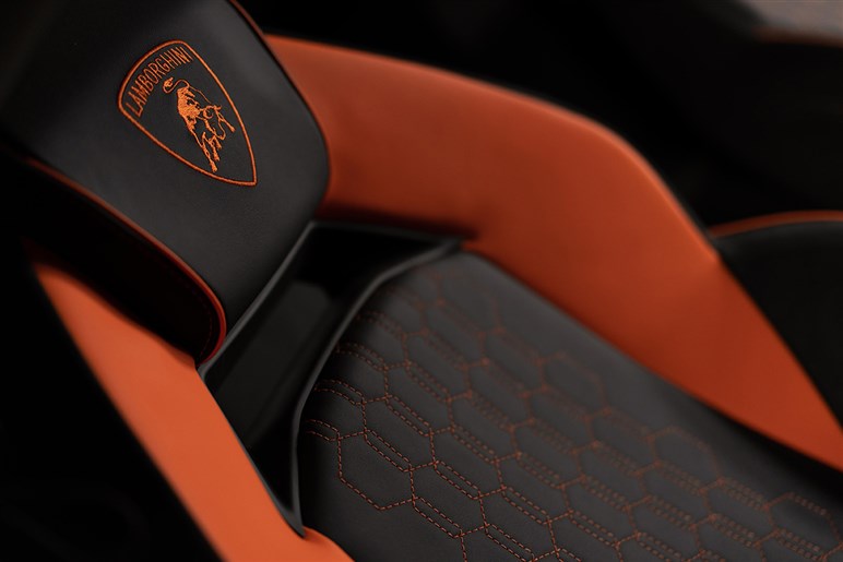 米チューナーによるド派手ランボは、カスタム費でスーパーカーが買えるお値段。その驚愕の中身とは？