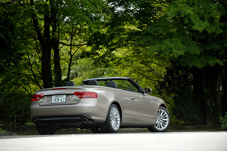 アウディA5 カブリオレ ソフトトップだけの魅力