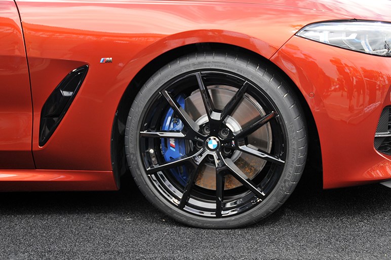 BMW、新型8シリーズクーペ初披露。ル・マンからの撮り降ろしで細部も紹介