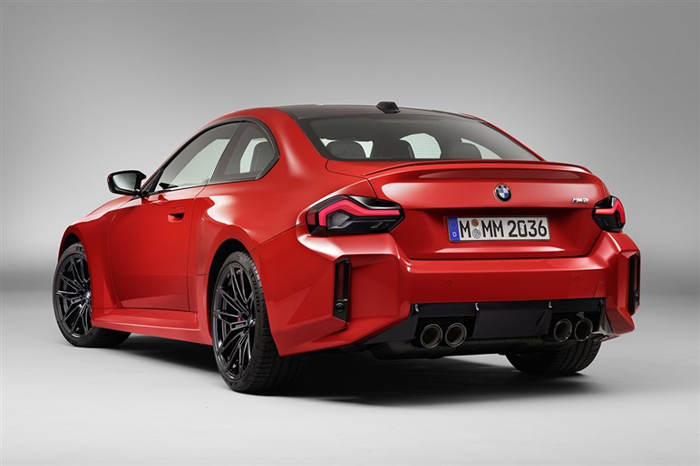 【BMW渾身のスパルタマシン】新型「BMW M2」はライバルよりお買い得？