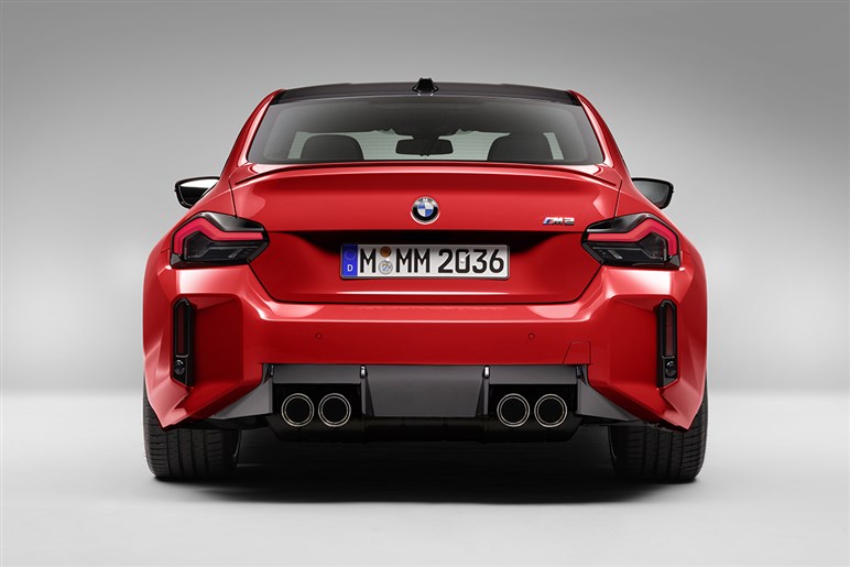 【BMW渾身のスパルタマシン】新型「BMW M2」はライバルよりお買い得？