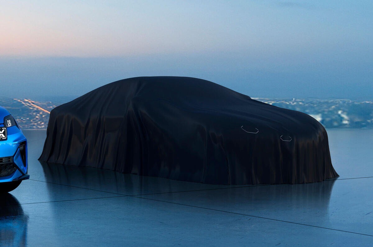アルピーヌ次期型『A110』　画像初公開、六角形ライト採用へ　ライバルより軽い電動スポーツカー