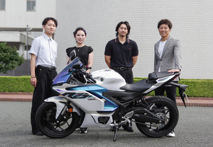 【ヤマハ YZF-R25 新型】人気の理由は「映えるデザイン」にあり！ 進化する「Rの血統」とは