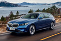 BMW 新型5シリーズに「ツーリング」を追加。EVの「i5ツーリング」も初投入【公式動画】