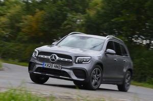 メルセデス・ベンツ　次期型『GLB』は2026年発売へ　7人乗りSUV、オフロード志向のデザインも