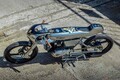 美しすぎる原付カスタム!! 半世紀以上前に登場したスズキの単気筒コミューター「A100」がLツインに!? インドネシアで誕生したスペーシーなカフェレーサーとは？