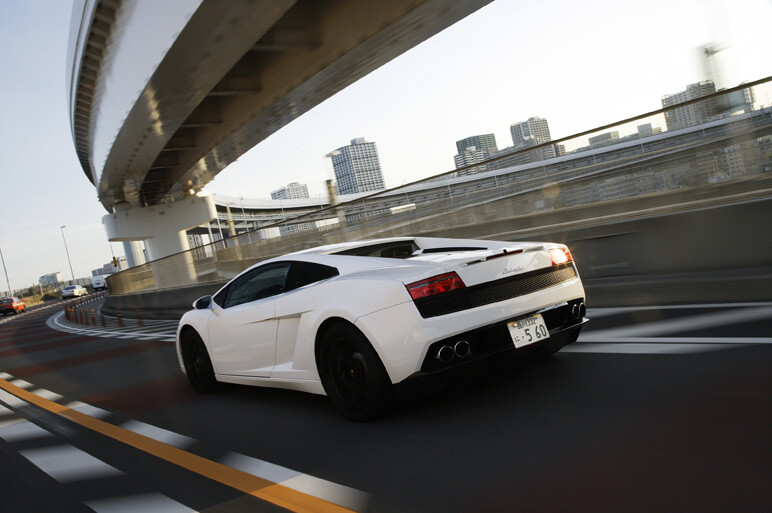 ガヤルドLP560-4に試乗 誰でも乗れるイージーさ