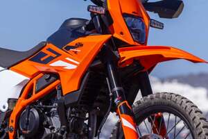 普通自動二輪免許で乗れるデュアルパーパスの新型輸入車 KTM「390 ENDURO R」日本導入 価格は約86万円