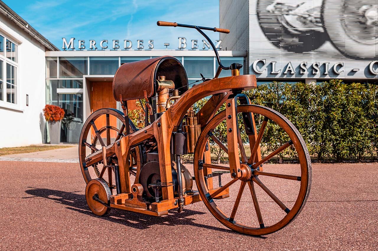 すべてのモビリティはここから始まった。誕生140周年「ライディングカー」が現代に問いかける、動力の原点と革新の本質