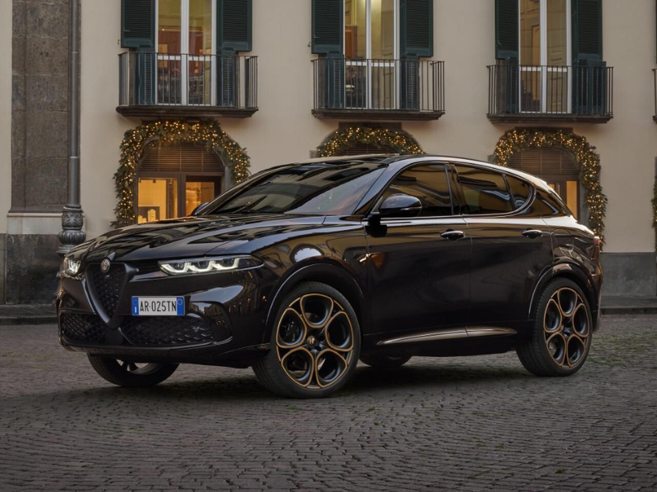 アルファロメオから限定車「トナーレ ハイブリッド インテンサ」が登場。欧州で人気のシリーズがいよいよ日本初上陸