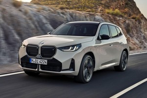 インテリア全面改良　BMW新型「X3」乗り心地と安定性も向上　約980万円から年内発売へ