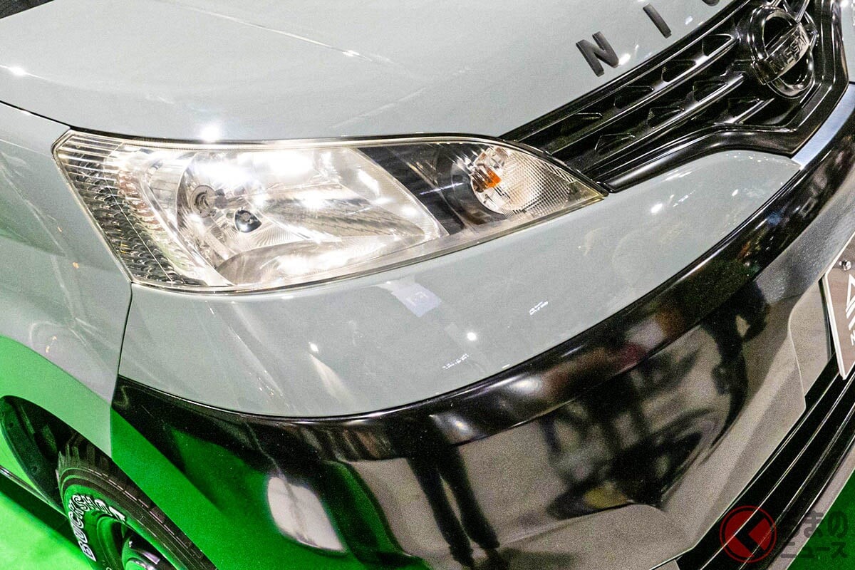 日産「コンパクト“SUV”ミニバン」!? “239万円”の「バネット“SUV”」公開！ 全長4.4m級ボディ＆スライドドア採用のタフ顔「NV200 Brat仕様」登場