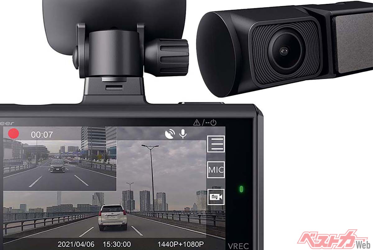 ドラレコはあおり運転対応の2カメラが当たり前 売れてる2万円台の高コスパ ドラレコ3選 ベストカーweb 自動車情報サイト 新車 中古車 Carview