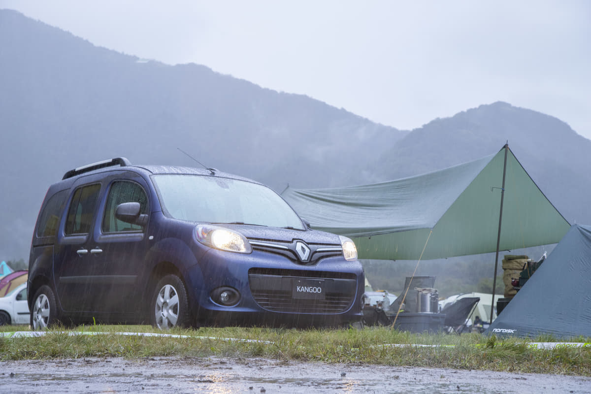 雨天中止はひよっこ 安全な場所で 雨キャンプ を楽しむのが一人前 Auto Messe Web 自動車情報サイト 新車 中古車 Carview