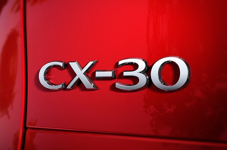 マツダが新型コンパクトSUV「CX-30」を発表。次世代ボディを採用したCX-3のファミリー版